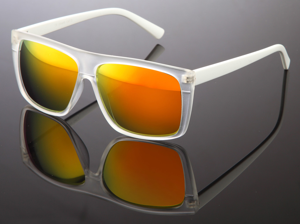 Sonnenbrille mit verspiegelten Gläsern ensunglasses with mirrored glasses | Sonnenbrillen