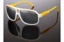 Matte Wayfarer Sonnenbrille mit Federscharnieren u. farbigen Bügeln